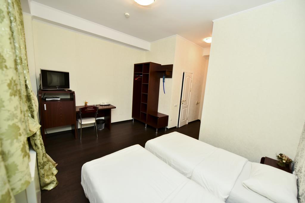 Mesogios Hotel Chişinau Exteriör bild