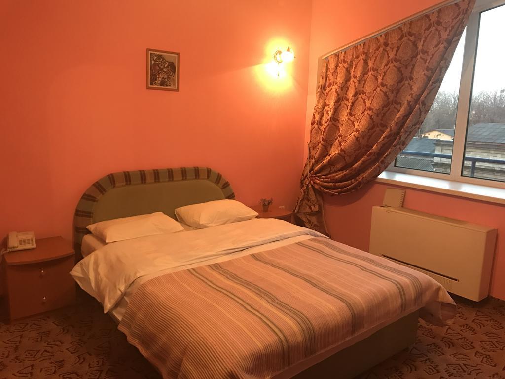 Mesogios Hotel Chişinau Exteriör bild