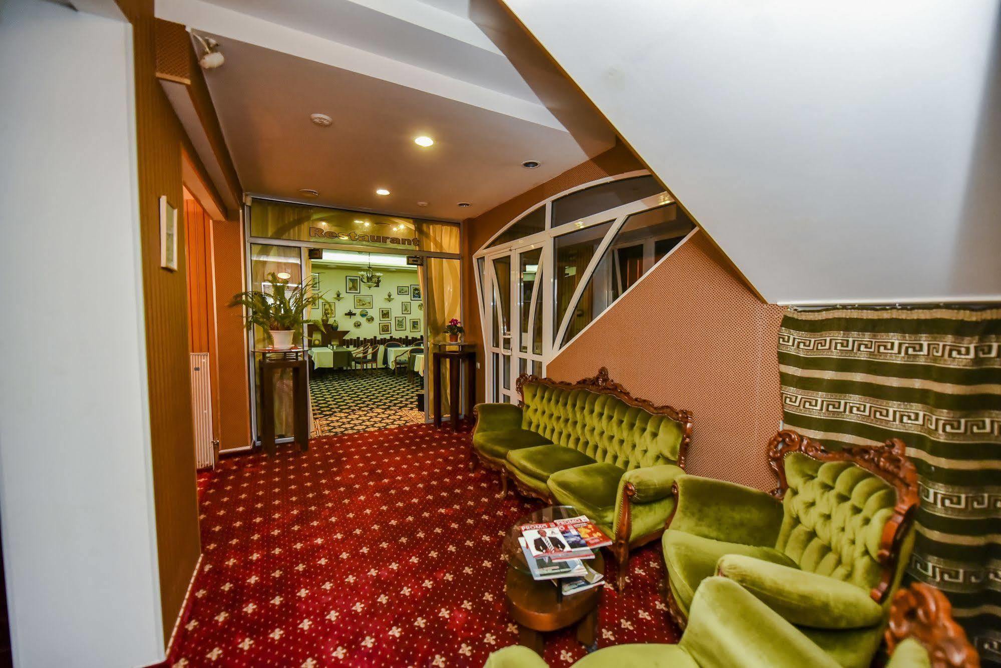Mesogios Hotel Chişinau Exteriör bild